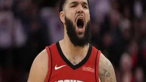 NBA巅峰对决：爵士VS森林狼激战5连胜，揭秘总分战局！